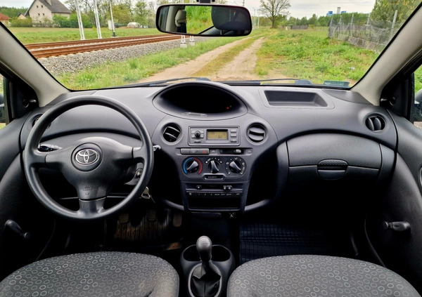 Toyota Yaris cena 9900 przebieg: 80000, rok produkcji 2004 z Sieradz małe 301